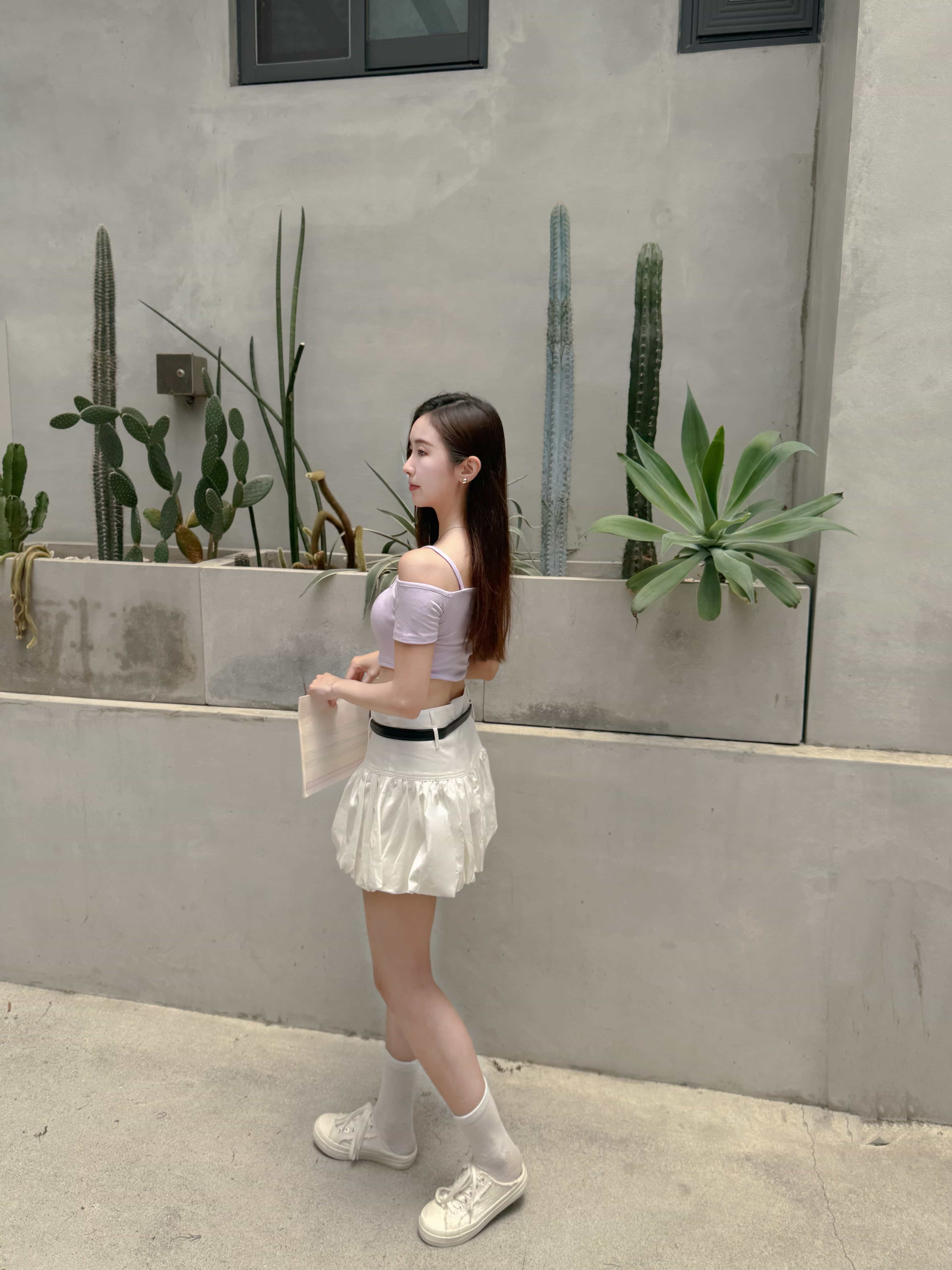 {"ARInfo":{"IsUseAR":false},"Version":"1.0.0","MakeupInfo":{"IsUseMakeup":false},"FaceliftInfo":{"IsChangeEyeLift":false,"IsChangeFacelift":false,"IsChangePostureLift":false,"IsChangeNose":false,"IsChangeFaceChin":false,"IsChangeMouth":false,"IsChangeThinFace":true},"BeautyInfo":{"SwitchMedicatedAcne":false,"IsAIBeauty":false,"IsBrightEyes":false,"IsSharpen":false,"IsOldBeauty":false,"IsReduceBlackEyes":false},"HandlerInfo":{"AppName":2},"FilterInfo":{"IsUseFilter":false}}