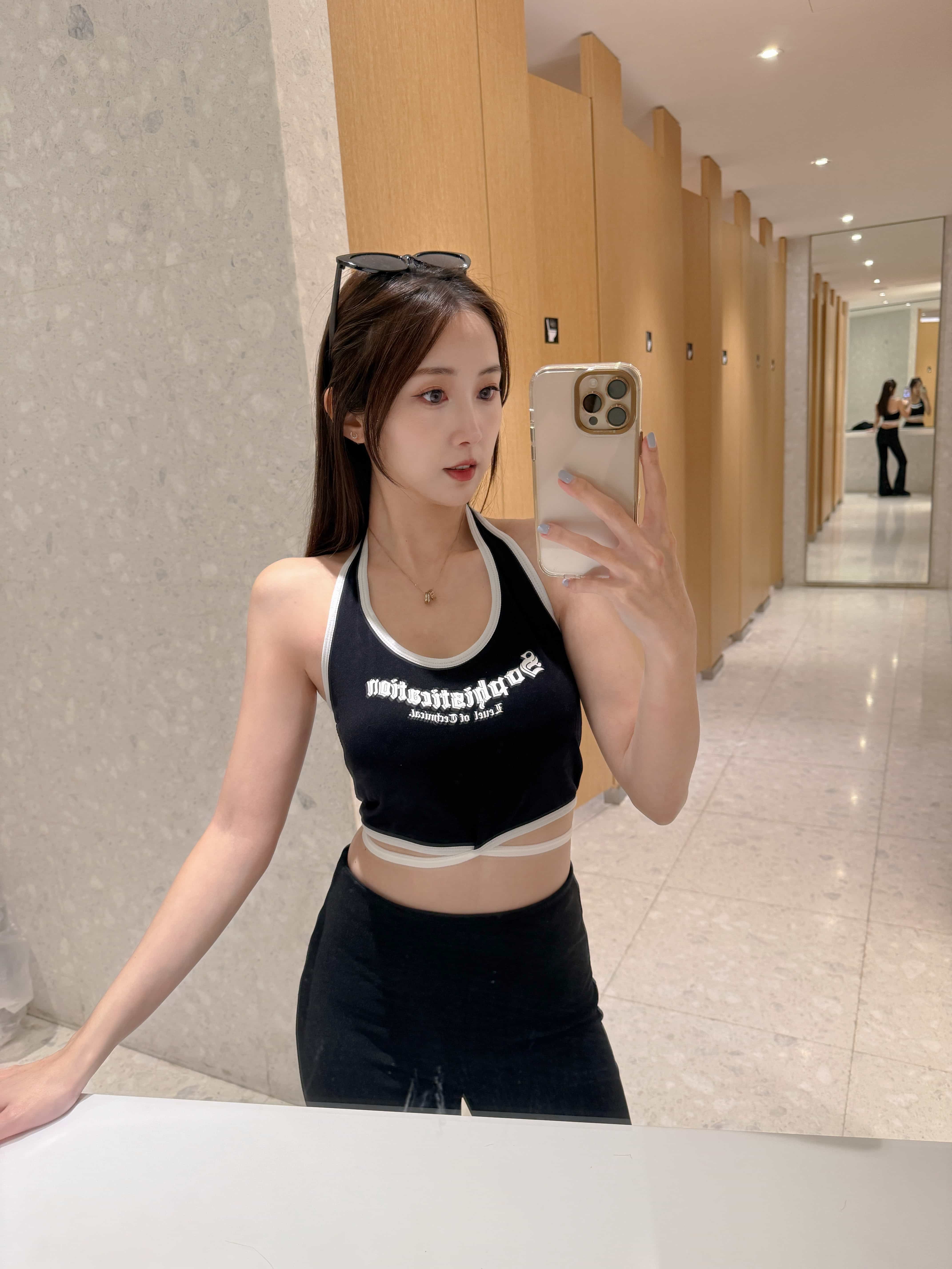 {"ARInfo":{"IsUseAR":false},"Version":"1.0.0","MakeupInfo":{"IsUseMakeup":false},"FaceliftInfo":{"IsChangeEyeLift":false,"IsChangeFacelift":false,"IsChangePostureLift":false,"IsChangeNose":false,"IsChangeFaceChin":false,"IsChangeMouth":false,"IsChangeThinFace":true},"BeautyInfo":{"IsAIBeauty":false,"OldBeautyCount":1,"IsSharpen":false,"SwitchMedicatedAcne":false,"IsBrightEyes":false,"IsOldBeauty":false,"IsReduceBlackEyes":false},"HandlerInfo":{"AppName":2},"FilterInfo":{"IsUseFilter":false}}