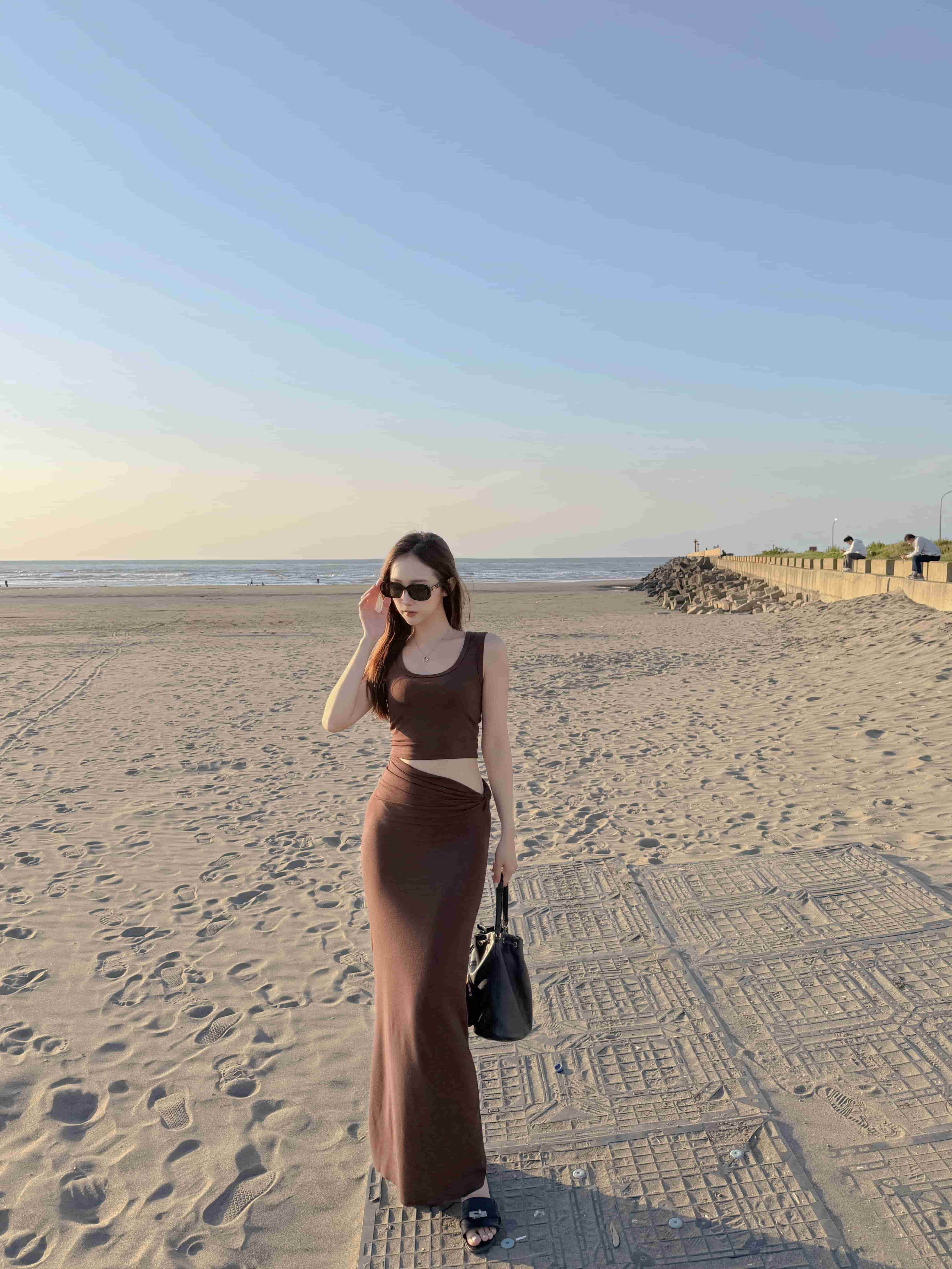 {"ARInfo":{"IsUseAR":false},"Version":"1.0.0","MakeupInfo":{"IsUseMakeup":false},"FaceliftInfo":{"IsChangeEyeLift":false,"IsChangeFacelift":false,"IsChangePostureLift":false,"IsChangeNose":false,"IsChangeFaceChin":false,"IsChangeMouth":false,"IsChangeThinFace":true},"BeautyInfo":{"SwitchMedicatedAcne":false,"IsAIBeauty":false,"IsBrightEyes":false,"IsSharpen":false,"IsOldBeauty":false,"IsReduceBlackEyes":false},"HandlerInfo":{"AppName":2},"FilterInfo":{"IsUseFilter":false}}