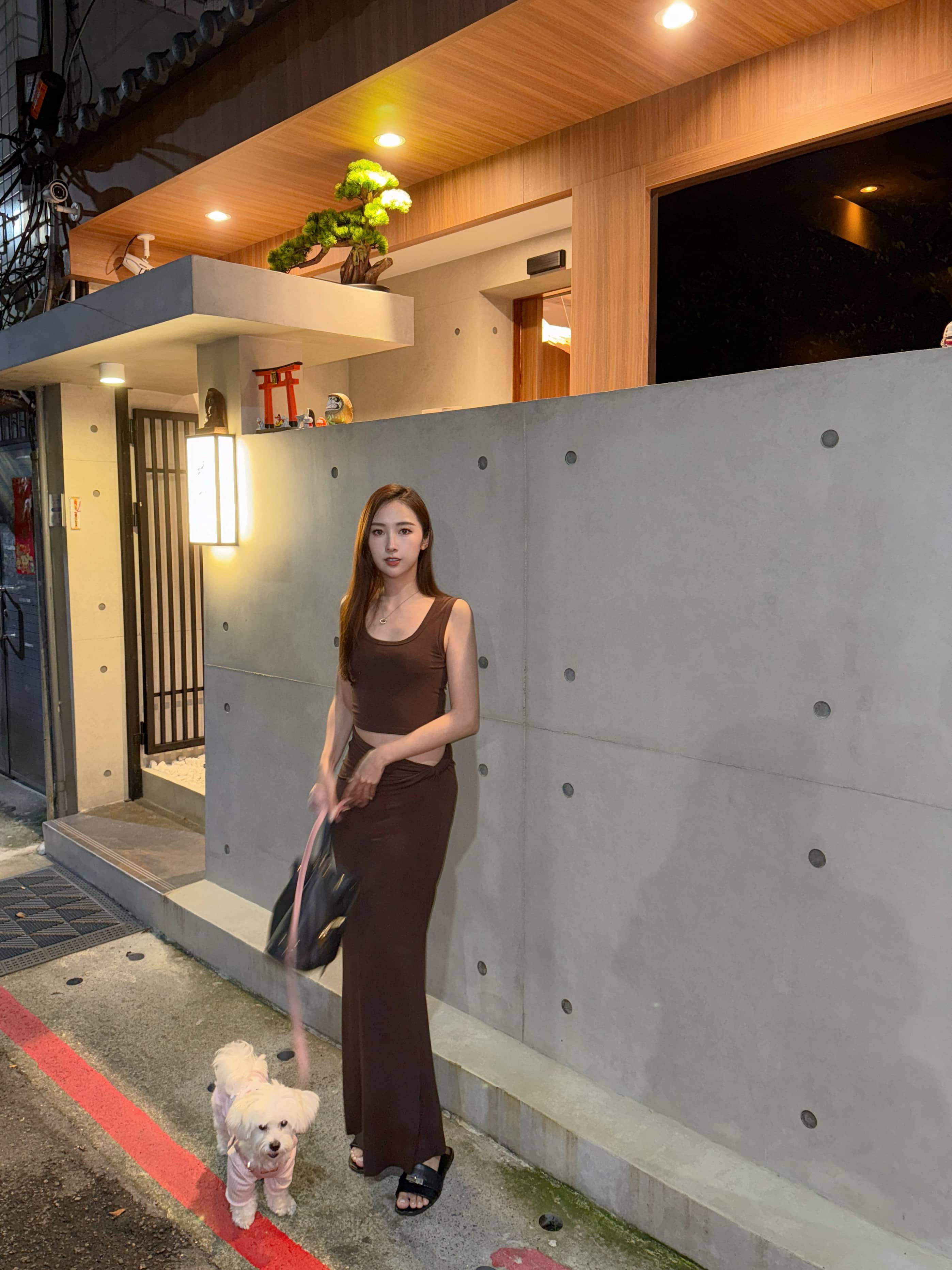 {"ARInfo":{"IsUseAR":false},"Version":"1.0.0","MakeupInfo":{"IsUseMakeup":false},"FaceliftInfo":{"IsChangeEyeLift":false,"IsChangeFacelift":false,"IsChangePostureLift":false,"IsChangeNose":false,"IsChangeFaceChin":false,"IsChangeMouth":false,"IsChangeThinFace":true},"BeautyInfo":{"SwitchMedicatedAcne":false,"IsAIBeauty":false,"IsBrightEyes":false,"IsSharpen":false,"IsOldBeauty":false,"IsReduceBlackEyes":false},"HandlerInfo":{"AppName":2},"FilterInfo":{"IsUseFilter":false}}