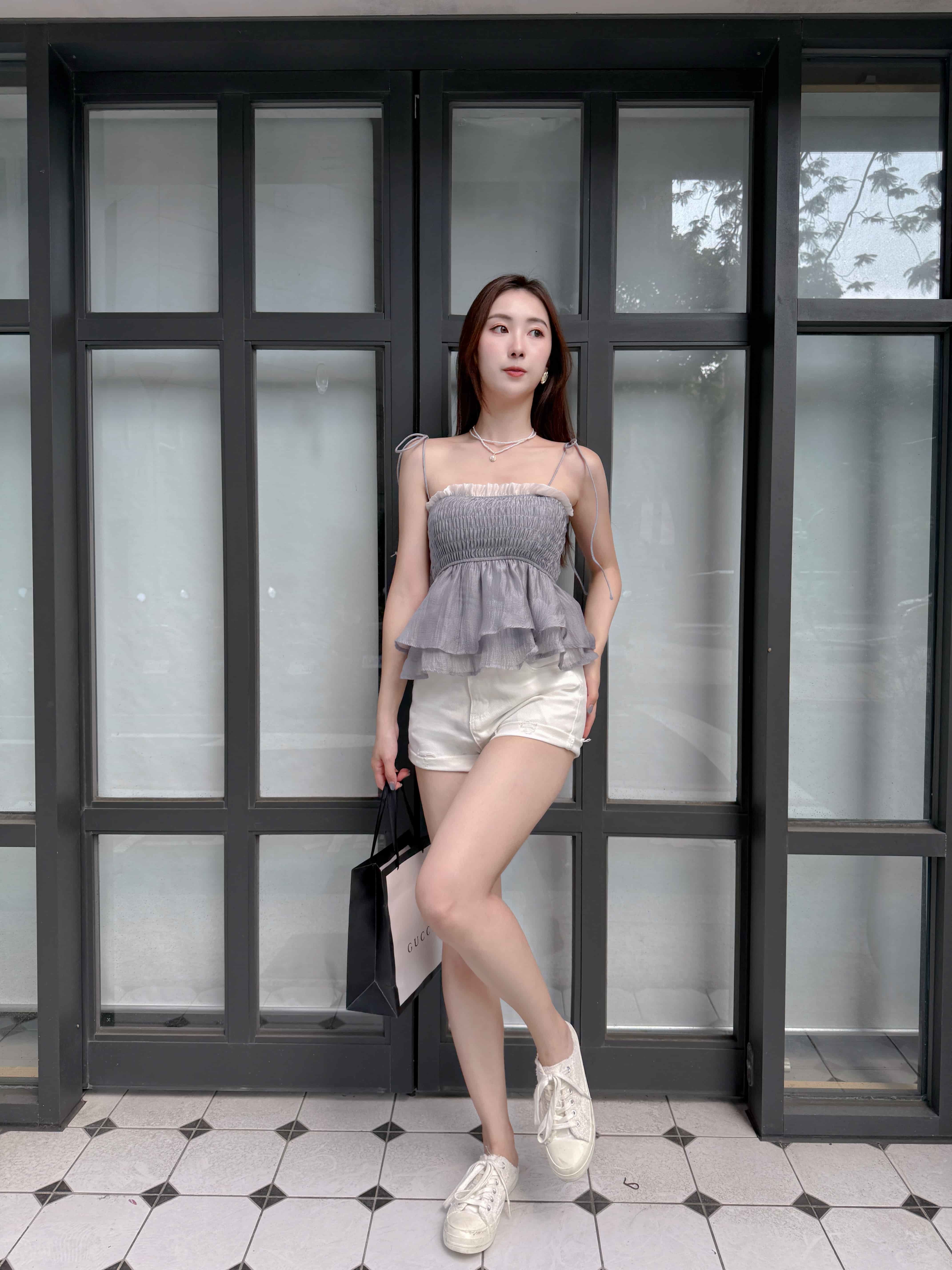 {"ARInfo":{"IsUseAR":false},"Version":"1.0.0","MakeupInfo":{"IsUseMakeup":false},"FaceliftInfo":{"IsChangeEyeLift":false,"IsChangeFacelift":false,"IsChangePostureLift":false,"IsChangeNose":false,"IsChangeFaceChin":false,"IsChangeMouth":false,"IsChangeThinFace":true},"BeautyInfo":{"IsAIBeauty":false,"OldBeautyCount":1,"IsSharpen":false,"SwitchMedicatedAcne":false,"IsBrightEyes":false,"IsOldBeauty":false,"IsReduceBlackEyes":false},"HandlerInfo":{"AppName":2},"FilterInfo":{"IsUseFilter":false}}