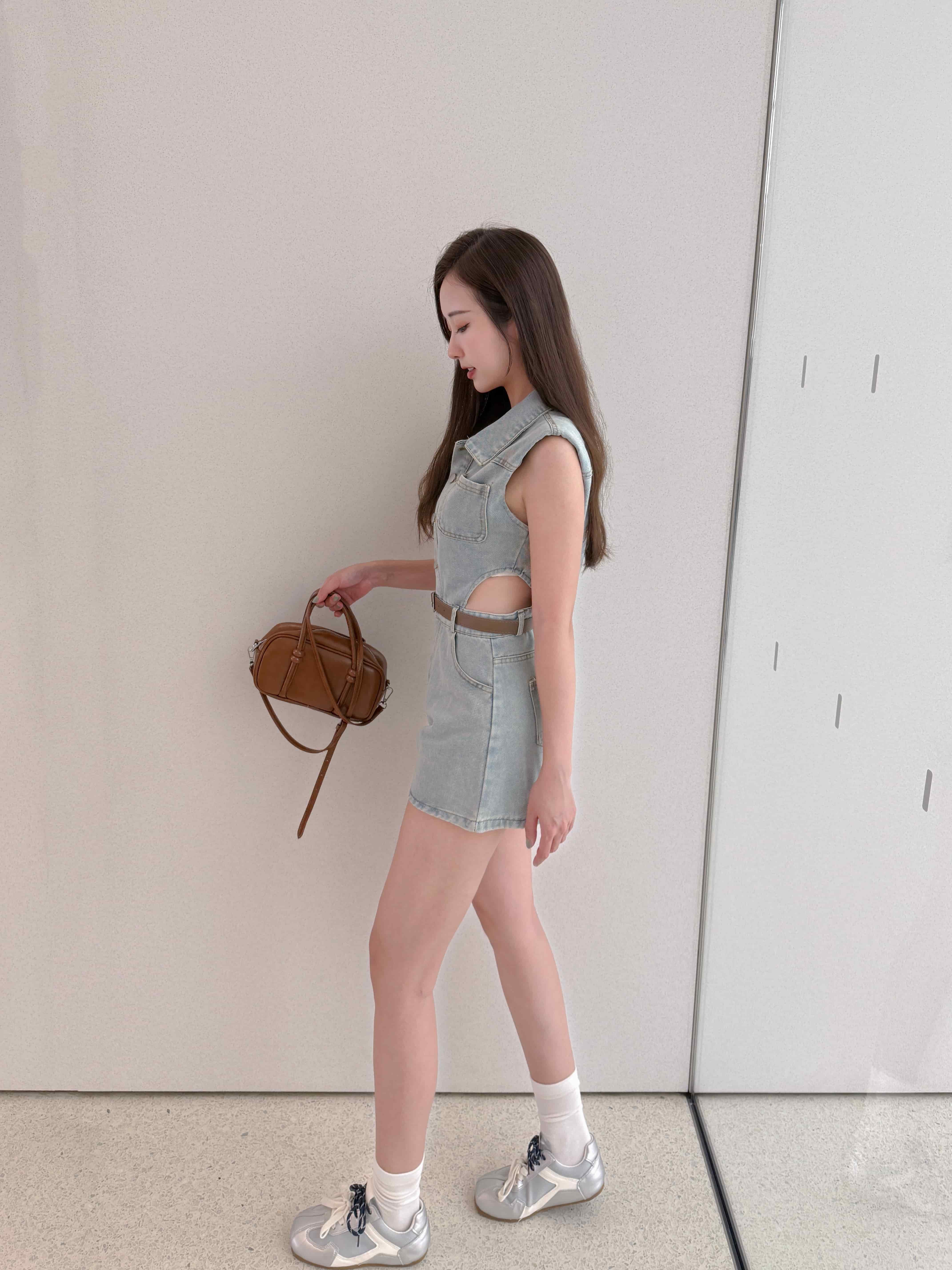 {"ARInfo":{"IsUseAR":false},"Version":"1.0.0","MakeupInfo":{"IsUseMakeup":false},"FaceliftInfo":{"IsChangeEyeLift":false,"IsChangeFacelift":false,"IsChangePostureLift":false,"IsChangeNose":false,"IsChangeFaceChin":false,"IsChangeMouth":false,"IsChangeThinFace":true},"BeautyInfo":{"SwitchMedicatedAcne":false,"IsAIBeauty":false,"IsBrightEyes":false,"IsSharpen":false,"IsOldBeauty":false,"IsReduceBlackEyes":false},"HandlerInfo":{"AppName":2},"FilterInfo":{"IsUseFilter":false}}