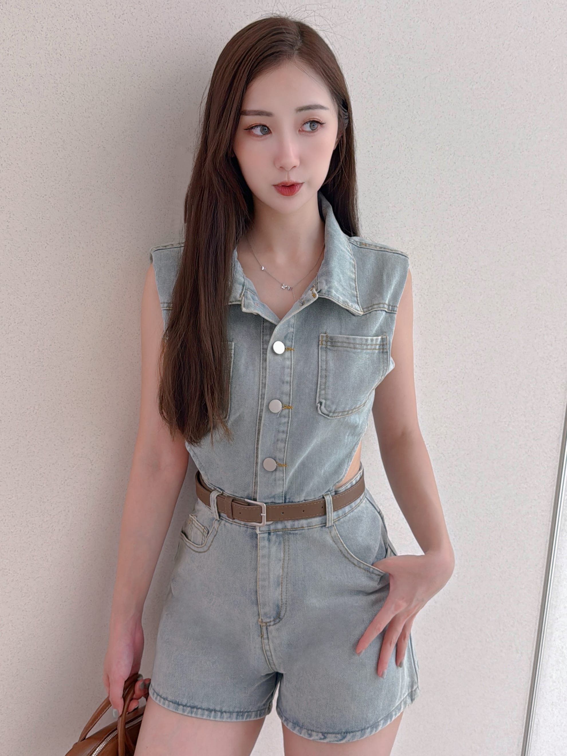 {"ARInfo":{"IsUseAR":false},"Version":"1.0.0","MakeupInfo":{"IsUseMakeup":false},"FaceliftInfo":{"IsChangeEyeLift":false,"IsChangeFacelift":false,"IsChangePostureLift":false,"IsChangeNose":false,"IsChangeFaceChin":false,"IsChangeMouth":false,"IsChangeThinFace":true},"BeautyInfo":{"IsAIBeauty":false,"OldBeautyCount":1,"IsSharpen":false,"SwitchMedicatedAcne":false,"IsBrightEyes":false,"IsOldBeauty":false,"IsReduceBlackEyes":false},"HandlerInfo":{"AppName":2},"FilterInfo":{"IsUseFilter":false}}