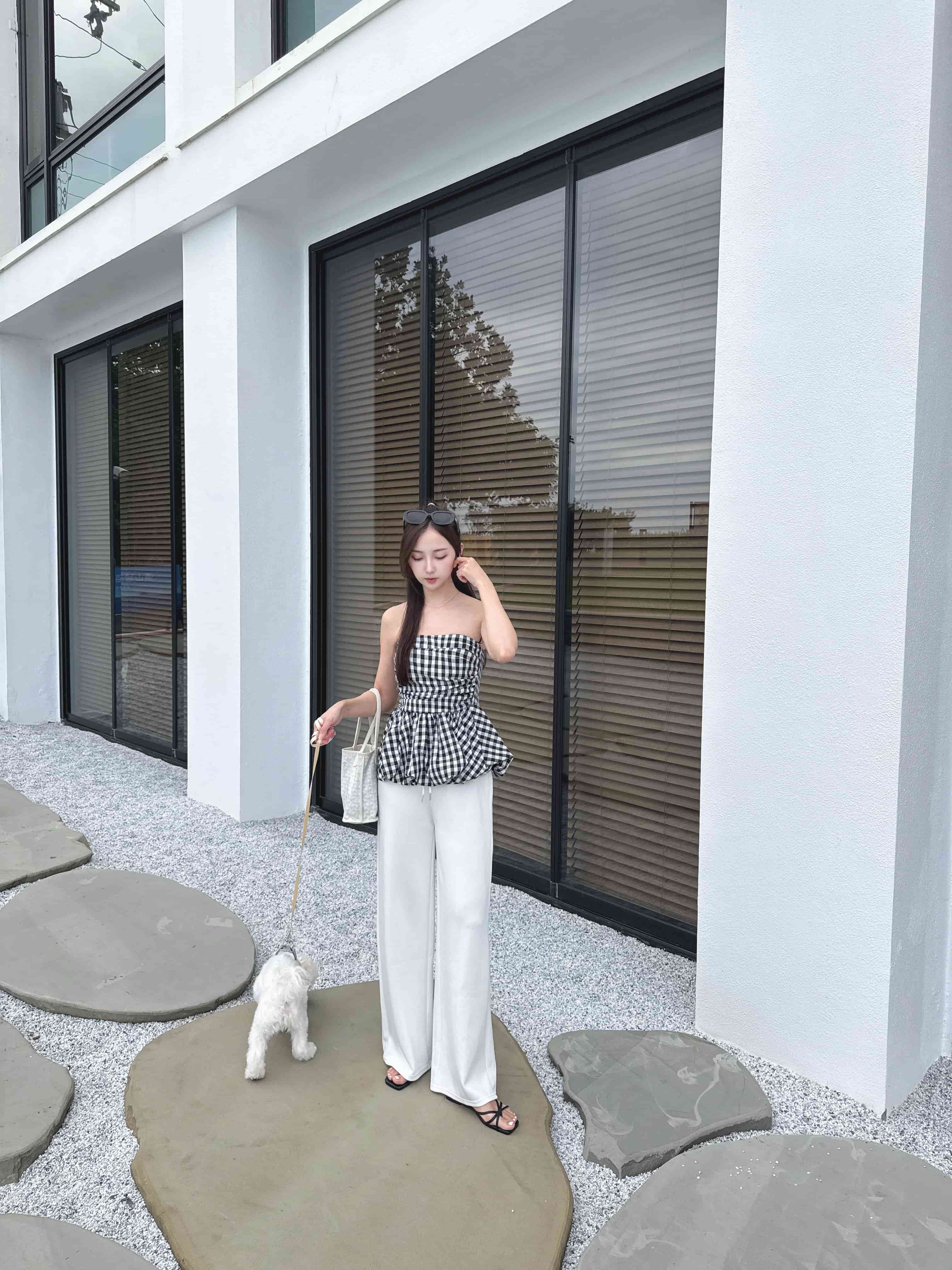 {"ARInfo":{"IsUseAR":false},"Version":"1.0.0","MakeupInfo":{"IsUseMakeup":false},"FaceliftInfo":{"IsChangeEyeLift":false,"IsChangeFacelift":false,"IsChangePostureLift":false,"IsChangeNose":false,"IsChangeFaceChin":false,"IsChangeMouth":false,"IsChangeThinFace":true},"BeautyInfo":{"SwitchMedicatedAcne":false,"IsAIBeauty":false,"IsBrightEyes":false,"IsSharpen":false,"IsOldBeauty":false,"IsReduceBlackEyes":false},"HandlerInfo":{"AppName":2},"FilterInfo":{"IsUseFilter":false}}