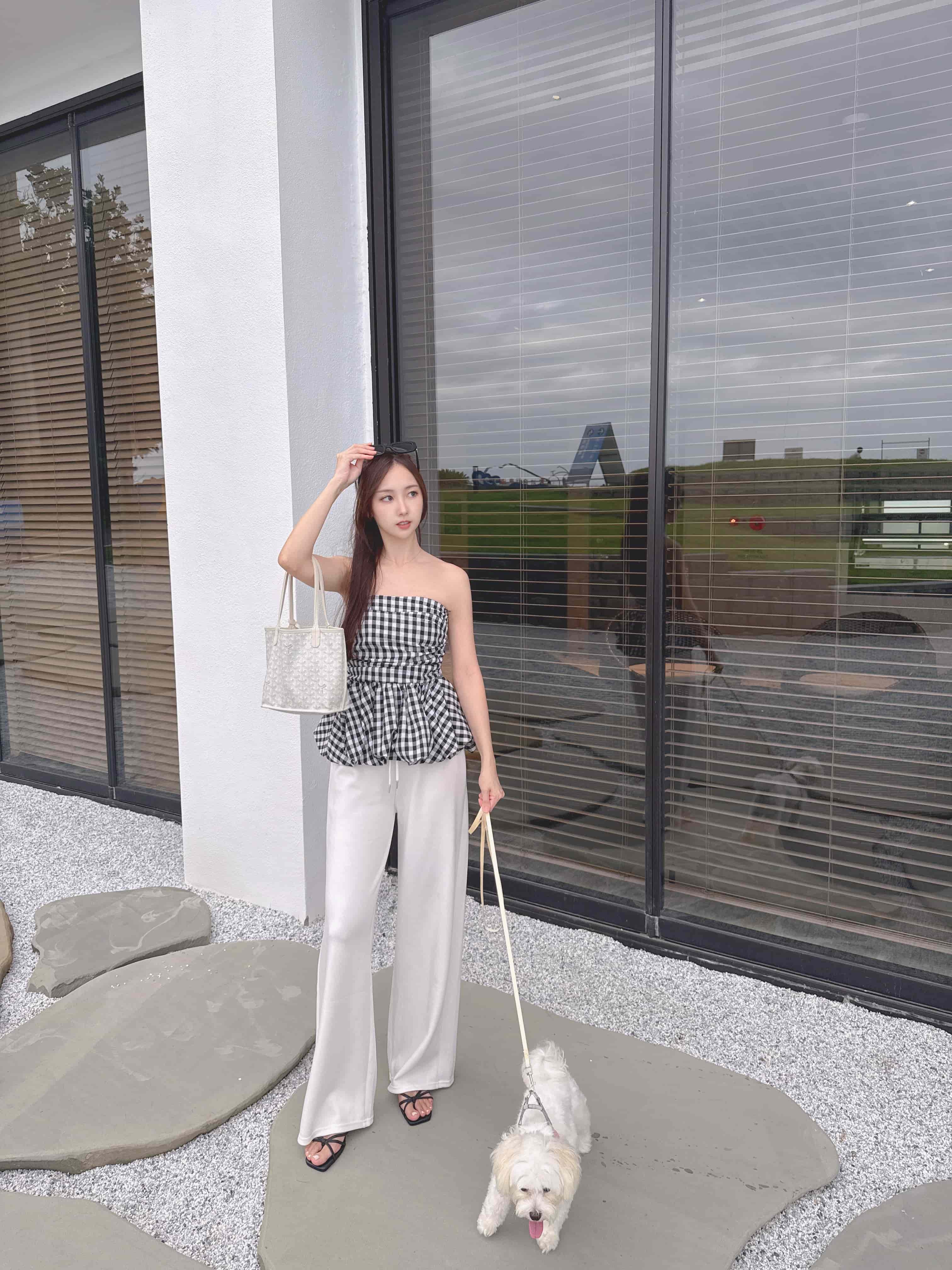 {"ARInfo":{"IsUseAR":false},"Version":"1.0.0","MakeupInfo":{"IsUseMakeup":false},"FaceliftInfo":{"IsChangeEyeLift":false,"IsChangeFacelift":false,"IsChangePostureLift":false,"IsChangeNose":false,"IsChangeFaceChin":false,"IsChangeMouth":false,"IsChangeThinFace":true},"BeautyInfo":{"SwitchMedicatedAcne":false,"IsAIBeauty":false,"IsBrightEyes":false,"IsSharpen":false,"IsOldBeauty":false,"IsReduceBlackEyes":false},"HandlerInfo":{"AppName":2},"FilterInfo":{"IsUseFilter":false}}