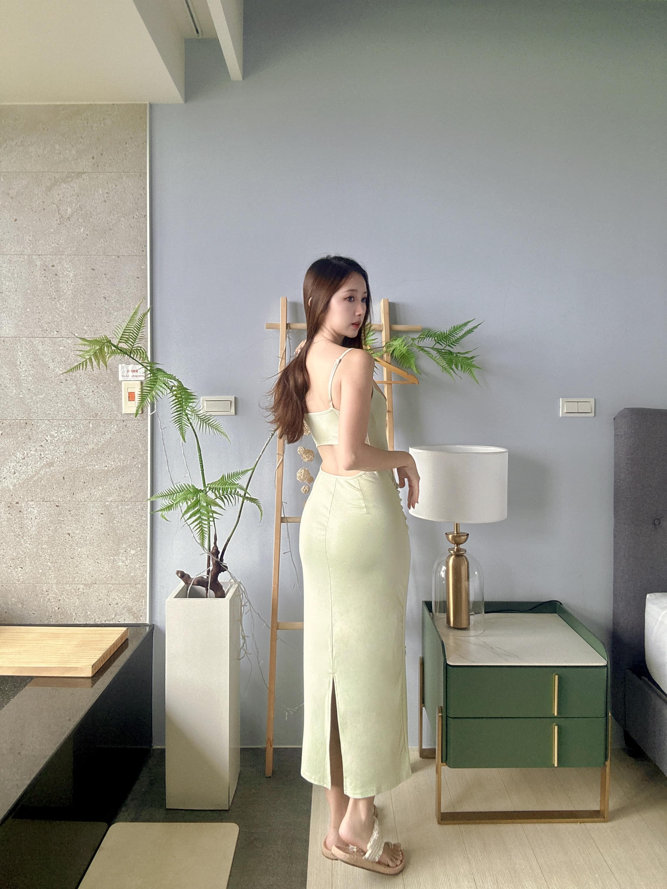 {"ARInfo":{"IsUseAR":false},"Version":"1.0.0","MakeupInfo":{"IsUseMakeup":false},"FaceliftInfo":{"IsChangeEyeLift":false,"IsChangeFacelift":false,"IsChangePostureLift":false,"IsChangeNose":false,"IsChangeFaceChin":false,"IsChangeMouth":false,"IsChangeThinFace":true},"BeautyInfo":{"SwitchMedicatedAcne":false,"IsAIBeauty":false,"IsBrightEyes":false,"IsSharpen":false,"IsOldBeauty":false,"IsReduceBlackEyes":false},"HandlerInfo":{"AppName":2},"FilterInfo":{"IsUseFilter":false}}