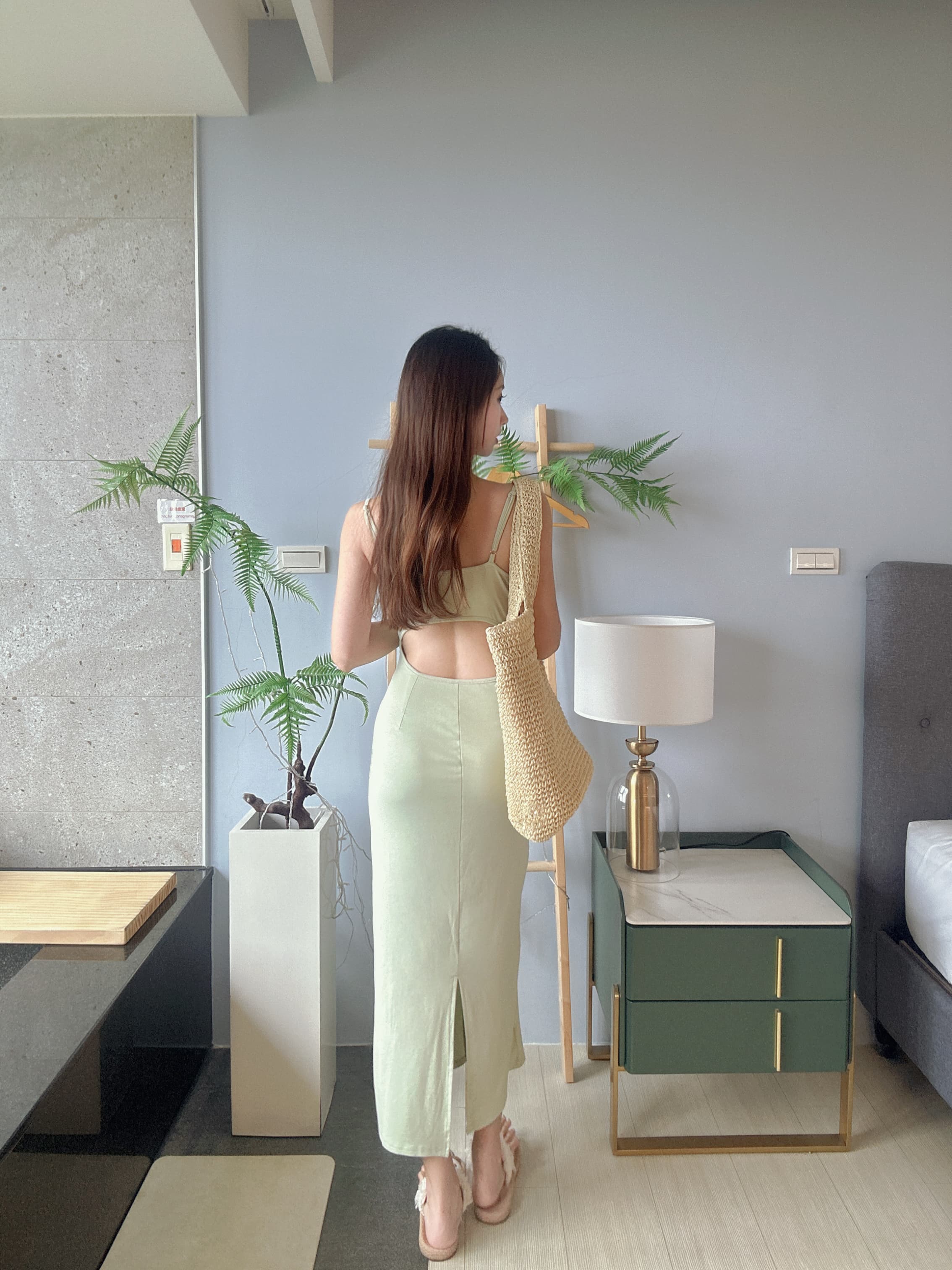 {"ARInfo":{"IsUseAR":false},"Version":"1.0.0","MakeupInfo":{"IsUseMakeup":false},"FaceliftInfo":{"IsChangeEyeLift":false,"IsChangeFacelift":false,"IsChangePostureLift":false,"IsChangeNose":false,"IsChangeFaceChin":false,"IsChangeMouth":false,"IsChangeThinFace":true},"BeautyInfo":{"SwitchMedicatedAcne":false,"IsAIBeauty":false,"IsBrightEyes":false,"IsSharpen":false,"IsOldBeauty":false,"IsReduceBlackEyes":false},"HandlerInfo":{"AppName":2},"FilterInfo":{"IsUseFilter":false}}