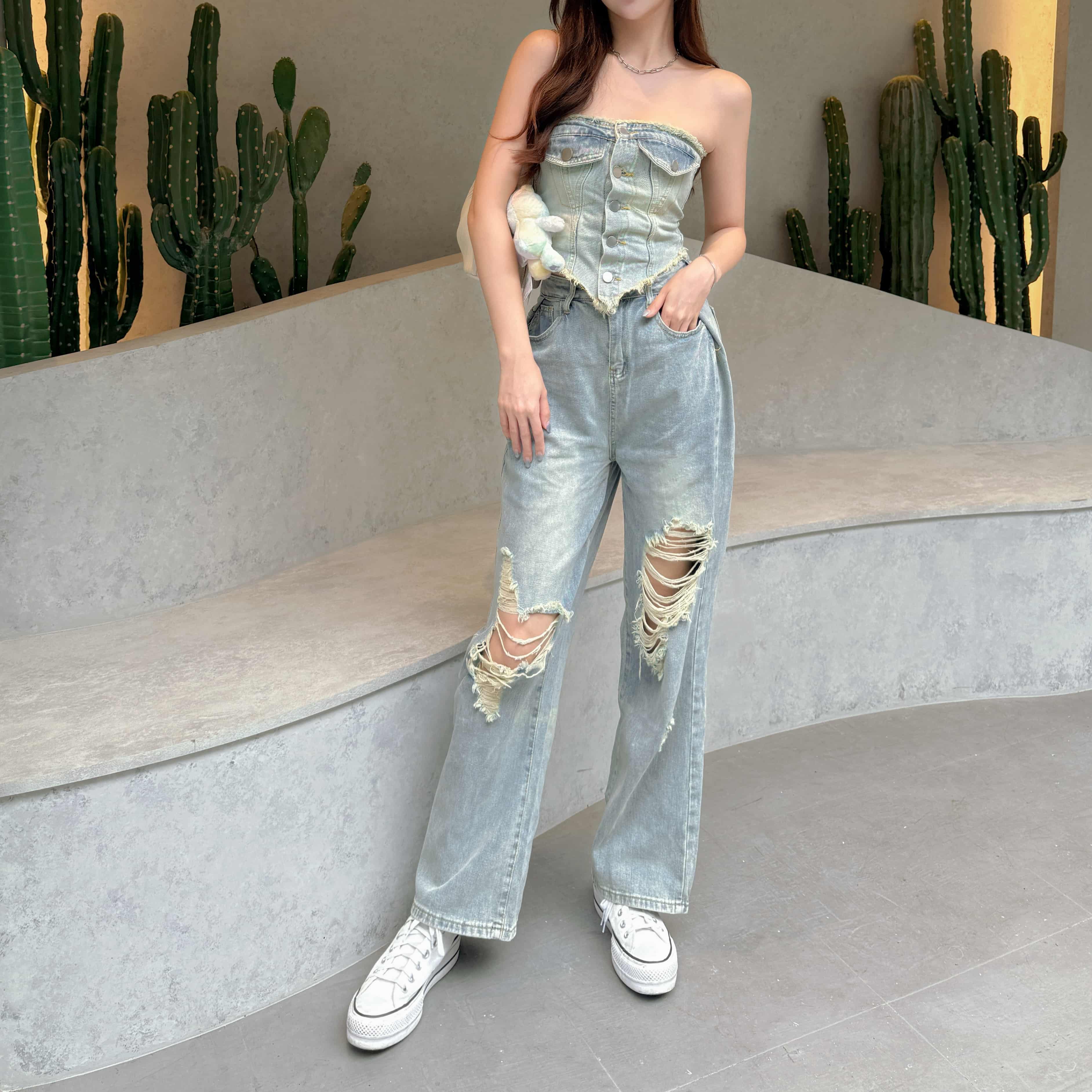 {"ARInfo":{"IsUseAR":false},"Version":"1.0.0","MakeupInfo":{"IsUseMakeup":false},"FaceliftInfo":{"IsChangeEyeLift":false,"IsChangeFacelift":false,"IsChangePostureLift":false,"IsChangeNose":false,"IsChangeFaceChin":false,"IsChangeMouth":false,"IsChangeThinFace":true},"BeautyInfo":{"SwitchMedicatedAcne":false,"IsAIBeauty":false,"IsBrightEyes":false,"IsSharpen":false,"IsOldBeauty":false,"IsReduceBlackEyes":false},"HandlerInfo":{"AppName":2},"FilterInfo":{"IsUseFilter":false}}