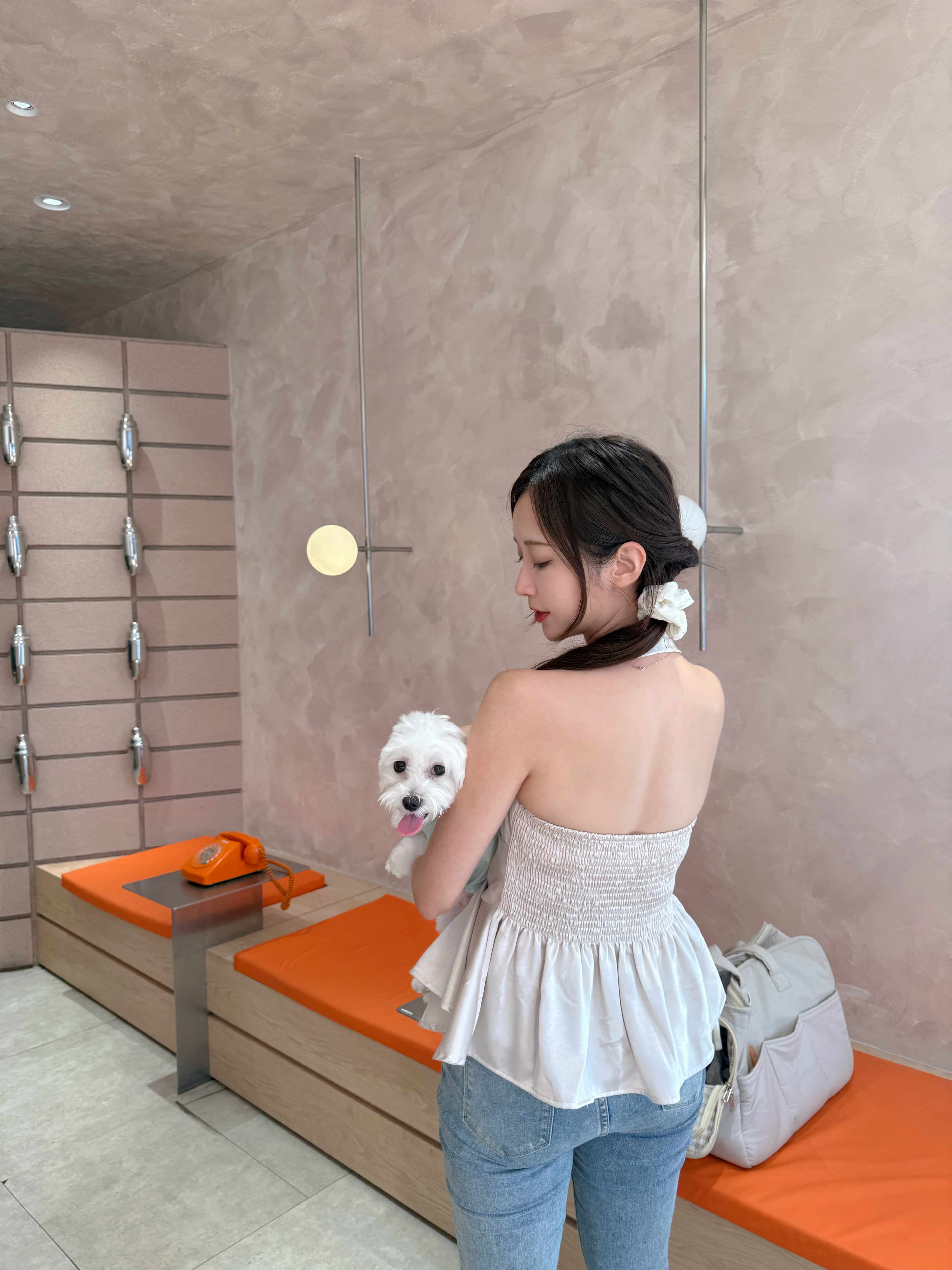 {"ARInfo":{"IsUseAR":false},"Version":"1.0.0","MakeupInfo":{"IsUseMakeup":false},"FaceliftInfo":{"IsChangeEyeLift":false,"IsChangeFacelift":false,"IsChangePostureLift":false,"IsChangeNose":false,"IsChangeFaceChin":false,"IsChangeMouth":false,"IsChangeThinFace":true},"BeautyInfo":{"SwitchMedicatedAcne":false,"IsAIBeauty":false,"IsBrightEyes":false,"IsSharpen":false,"IsOldBeauty":false,"IsReduceBlackEyes":false},"HandlerInfo":{"AppName":2},"FilterInfo":{"IsUseFilter":false}}