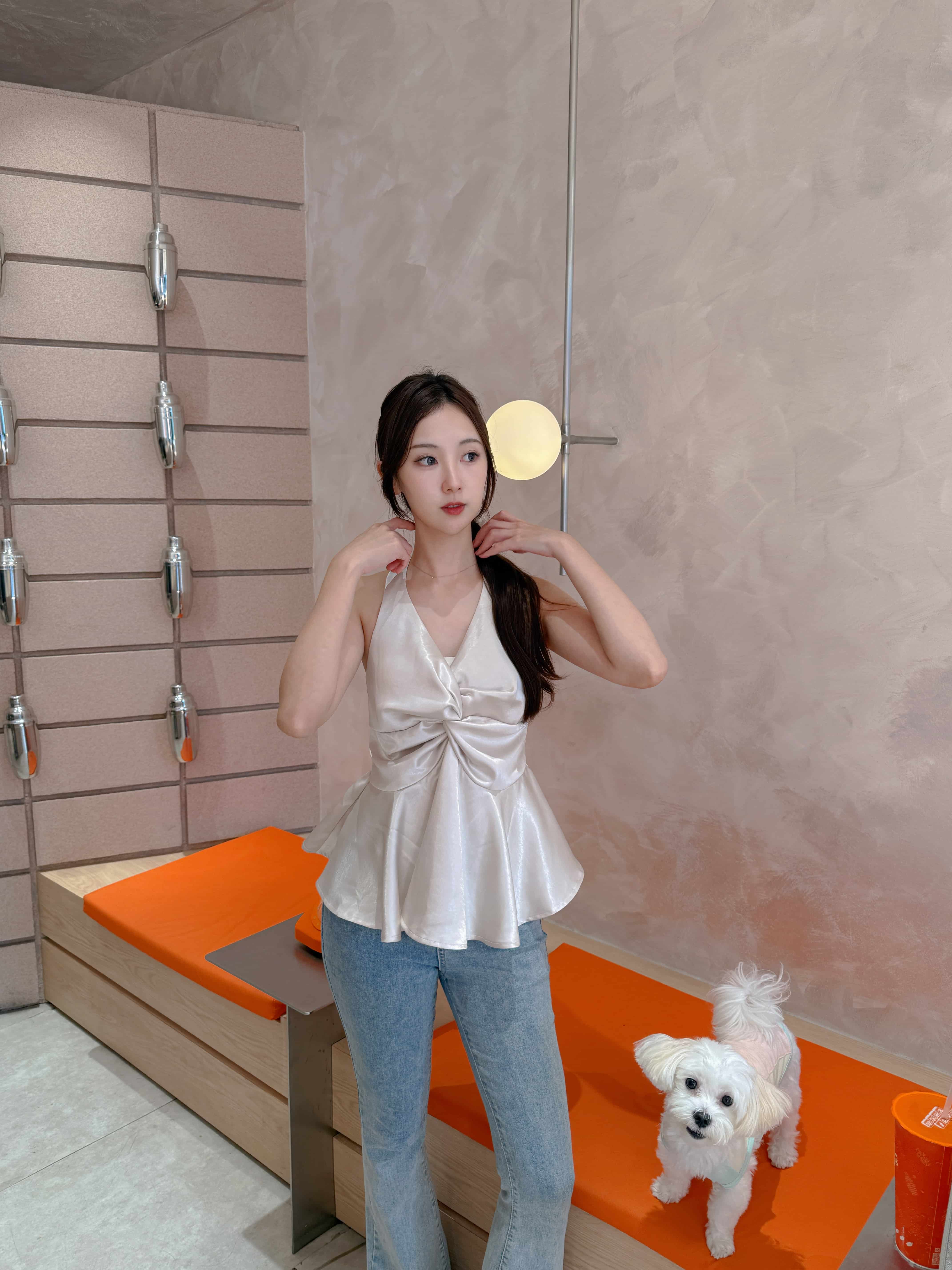 {"ARInfo":{"IsUseAR":false},"Version":"1.0.0","MakeupInfo":{"IsUseMakeup":false},"FaceliftInfo":{"IsChangeEyeLift":false,"IsChangeFacelift":false,"IsChangePostureLift":false,"IsChangeNose":false,"IsChangeFaceChin":false,"IsChangeMouth":false,"IsChangeThinFace":true},"BeautyInfo":{"SwitchMedicatedAcne":false,"IsAIBeauty":false,"IsBrightEyes":false,"IsSharpen":false,"IsOldBeauty":false,"IsReduceBlackEyes":false},"HandlerInfo":{"AppName":2},"FilterInfo":{"IsUseFilter":false}}