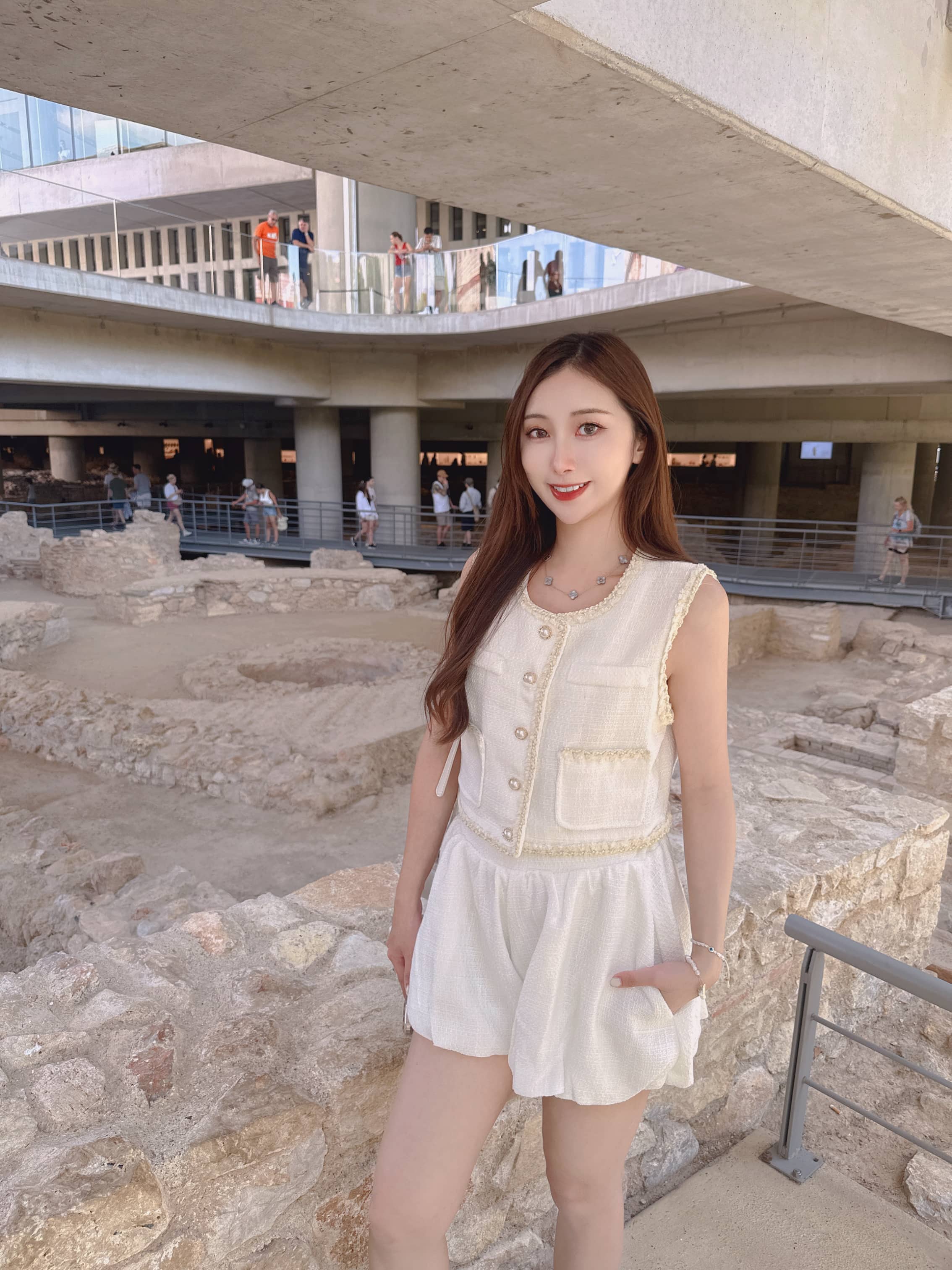 {"ARInfo":{"IsUseAR":false},"Version":"1.0.0","MakeupInfo":{"IsUseMakeup":false},"FaceliftInfo":{"IsChangeEyeLift":false,"IsChangeFacelift":false,"IsChangePostureLift":false,"IsChangeNose":false,"IsChangeFaceChin":false,"IsChangeMouth":false,"IsChangeThinFace":true},"BeautyInfo":{"SwitchMedicatedAcne":false,"IsAIBeauty":false,"IsBrightEyes":false,"IsSharpen":false,"IsOldBeauty":false,"IsReduceBlackEyes":false},"HandlerInfo":{"AppName":2},"FilterInfo":{"IsUseFilter":false}}