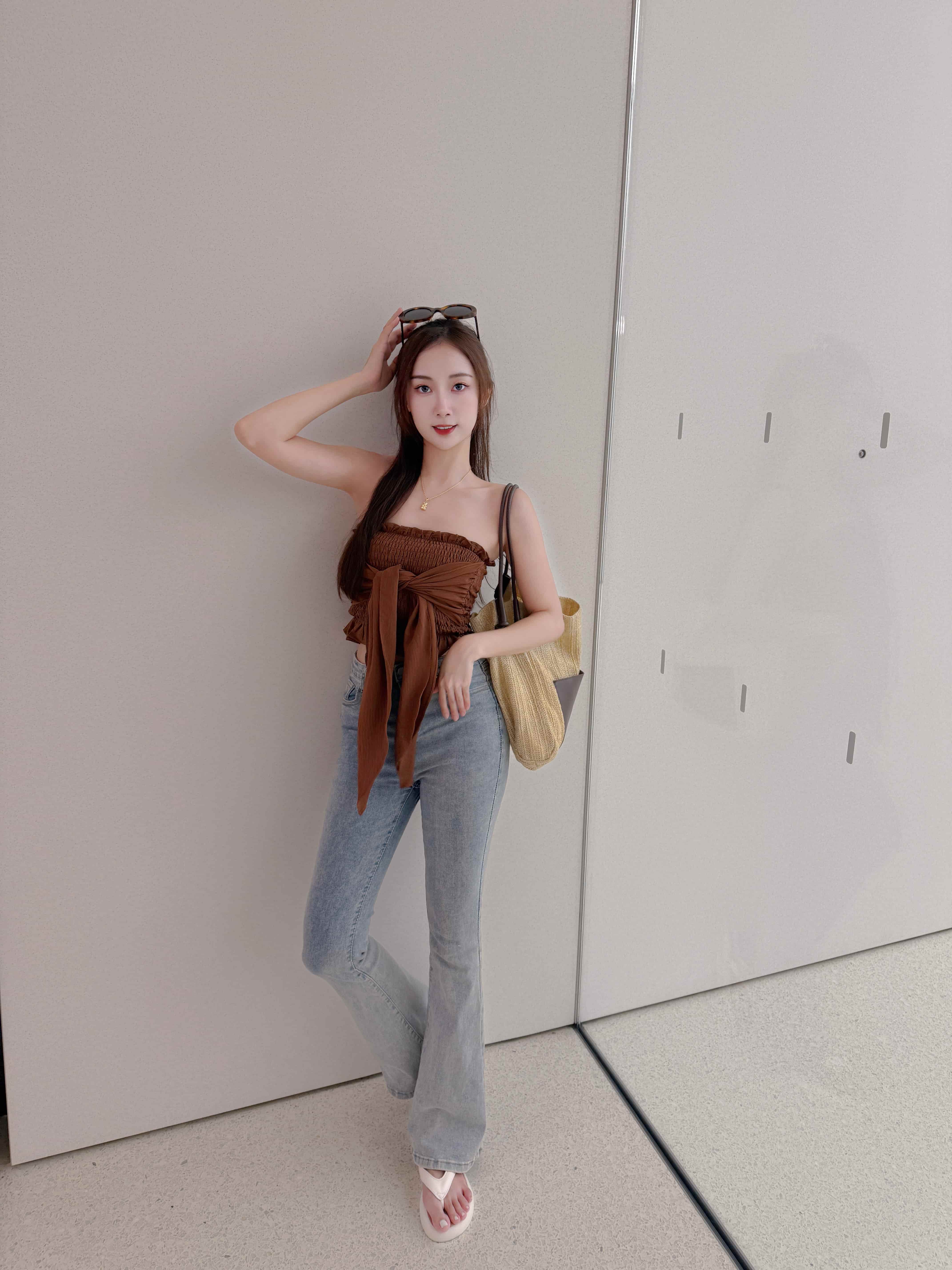 {"ARInfo":{"IsUseAR":false},"Version":"1.0.0","MakeupInfo":{"IsUseMakeup":false},"FaceliftInfo":{"IsChangeEyeLift":false,"IsChangeFacelift":false,"IsChangePostureLift":false,"IsChangeNose":false,"IsChangeFaceChin":false,"IsChangeMouth":false,"IsChangeThinFace":true},"BeautyInfo":{"SwitchMedicatedAcne":false,"IsAIBeauty":false,"IsBrightEyes":false,"IsSharpen":false,"IsOldBeauty":false,"IsReduceBlackEyes":false},"HandlerInfo":{"AppName":2},"FilterInfo":{"IsUseFilter":false}}