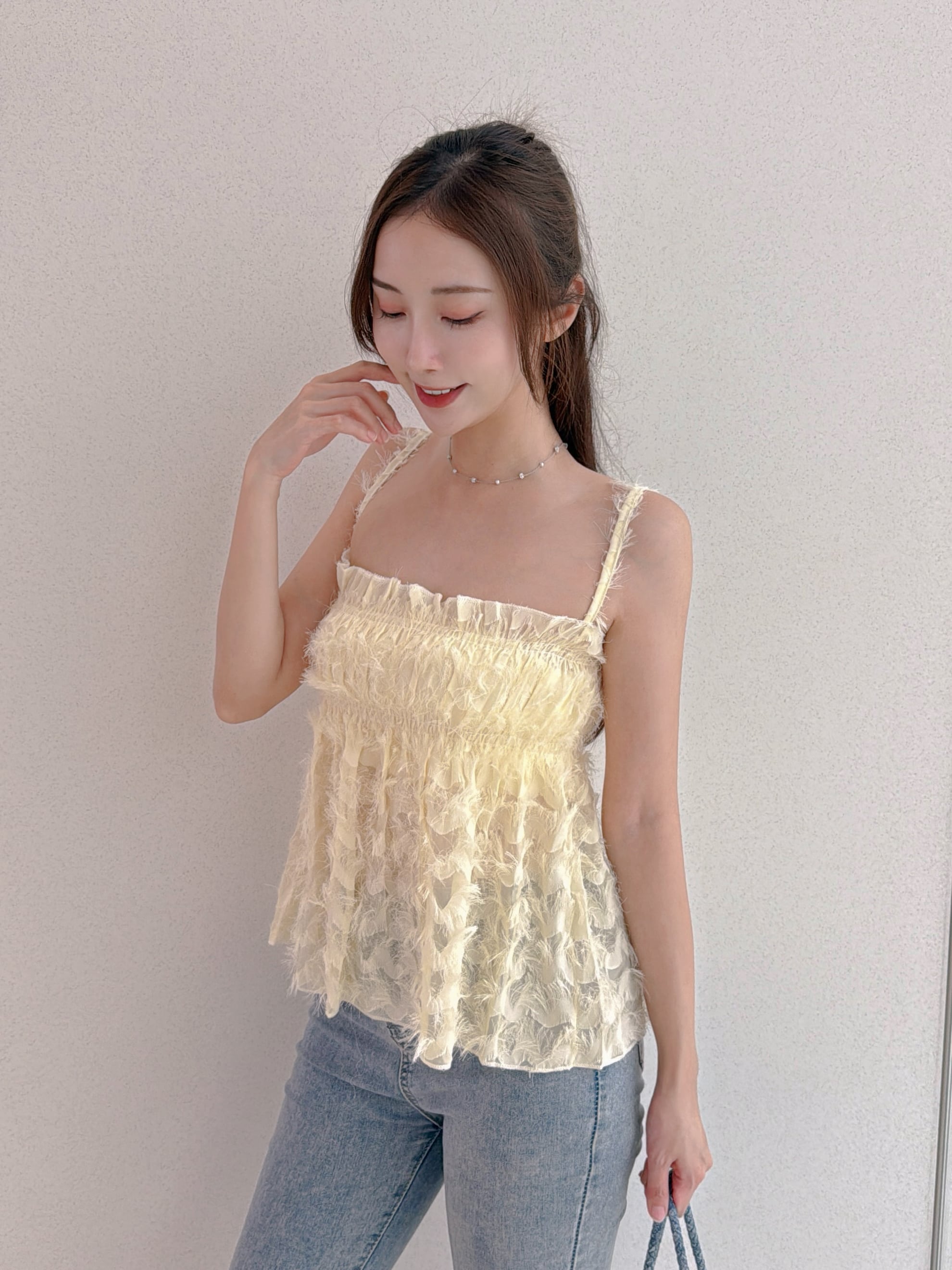 {"ARInfo":{"IsUseAR":false},"Version":"1.0.0","MakeupInfo":{"IsUseMakeup":false},"FaceliftInfo":{"IsChangeEyeLift":false,"IsChangeFacelift":false,"IsChangePostureLift":false,"IsChangeNose":false,"IsChangeFaceChin":false,"IsChangeMouth":false,"IsChangeThinFace":true},"BeautyInfo":{"SwitchMedicatedAcne":false,"IsAIBeauty":false,"IsBrightEyes":false,"IsSharpen":false,"IsOldBeauty":false,"IsReduceBlackEyes":false},"HandlerInfo":{"AppName":2},"FilterInfo":{"IsUseFilter":false}}