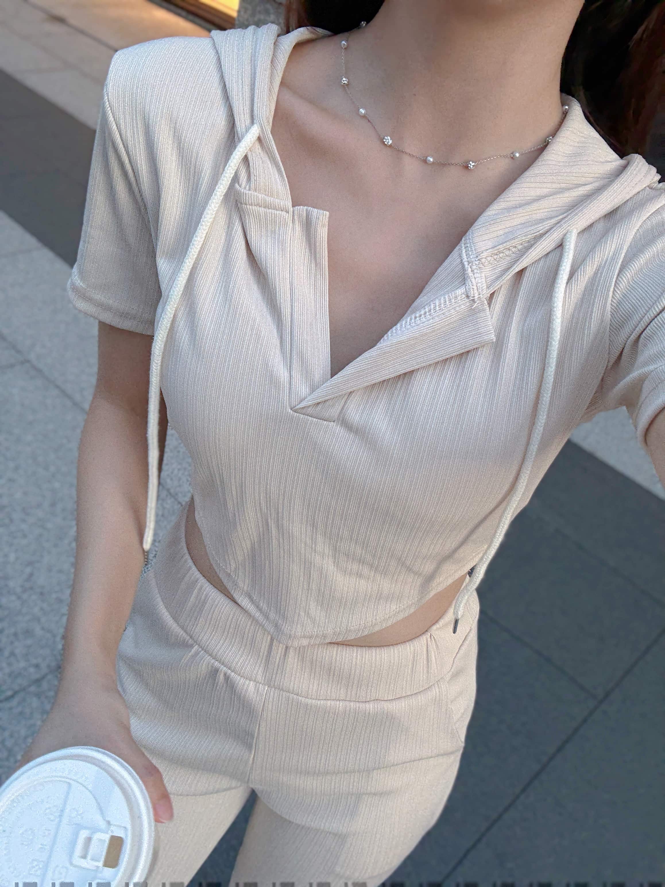 {"ARInfo":{"IsUseAR":false},"Version":"1.0.0","MakeupInfo":{"IsUseMakeup":false},"FaceliftInfo":{"IsChangeEyeLift":false,"IsChangeFacelift":false,"IsChangePostureLift":false,"IsChangeNose":false,"IsChangeFaceChin":false,"IsChangeMouth":false,"IsChangeThinFace":true},"BeautyInfo":{"SwitchMedicatedAcne":false,"IsAIBeauty":false,"IsBrightEyes":false,"IsSharpen":false,"IsOldBeauty":false,"IsReduceBlackEyes":false},"HandlerInfo":{"AppName":2},"FilterInfo":{"IsUseFilter":false}}