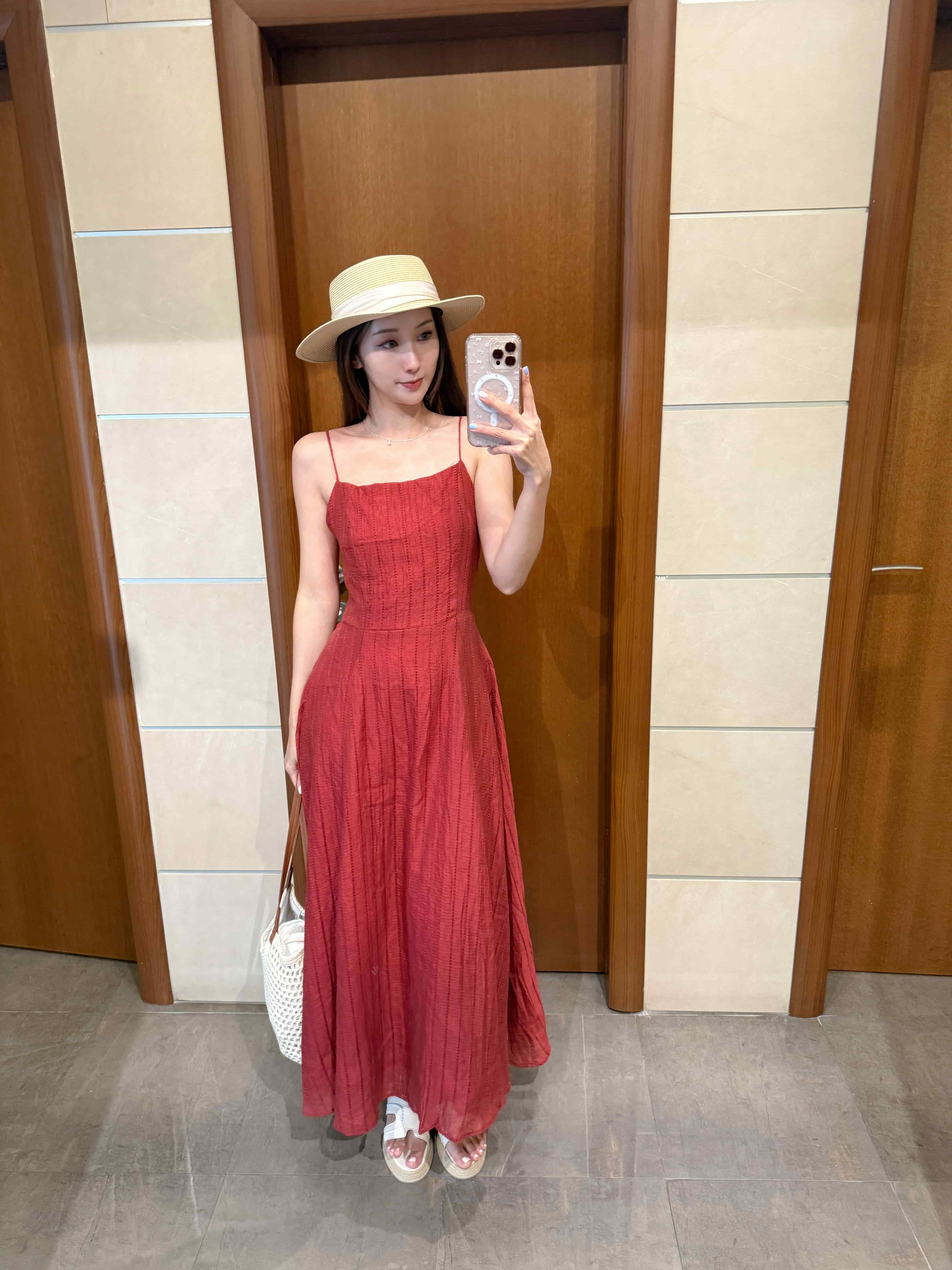 {"ARInfo":{"IsUseAR":false},"Version":"1.0.0","MakeupInfo":{"IsUseMakeup":false},"FaceliftInfo":{"IsChangeEyeLift":false,"IsChangeFacelift":false,"IsChangePostureLift":false,"IsChangeNose":false,"IsChangeFaceChin":false,"IsChangeMouth":false,"IsChangeThinFace":true},"BeautyInfo":{"IsAIBeauty":false,"OldBeautyCount":1,"IsSharpen":false,"SwitchMedicatedAcne":false,"IsBrightEyes":false,"IsOldBeauty":false,"IsReduceBlackEyes":false},"HandlerInfo":{"AppName":2},"FilterInfo":{"IsUseFilter":false}}