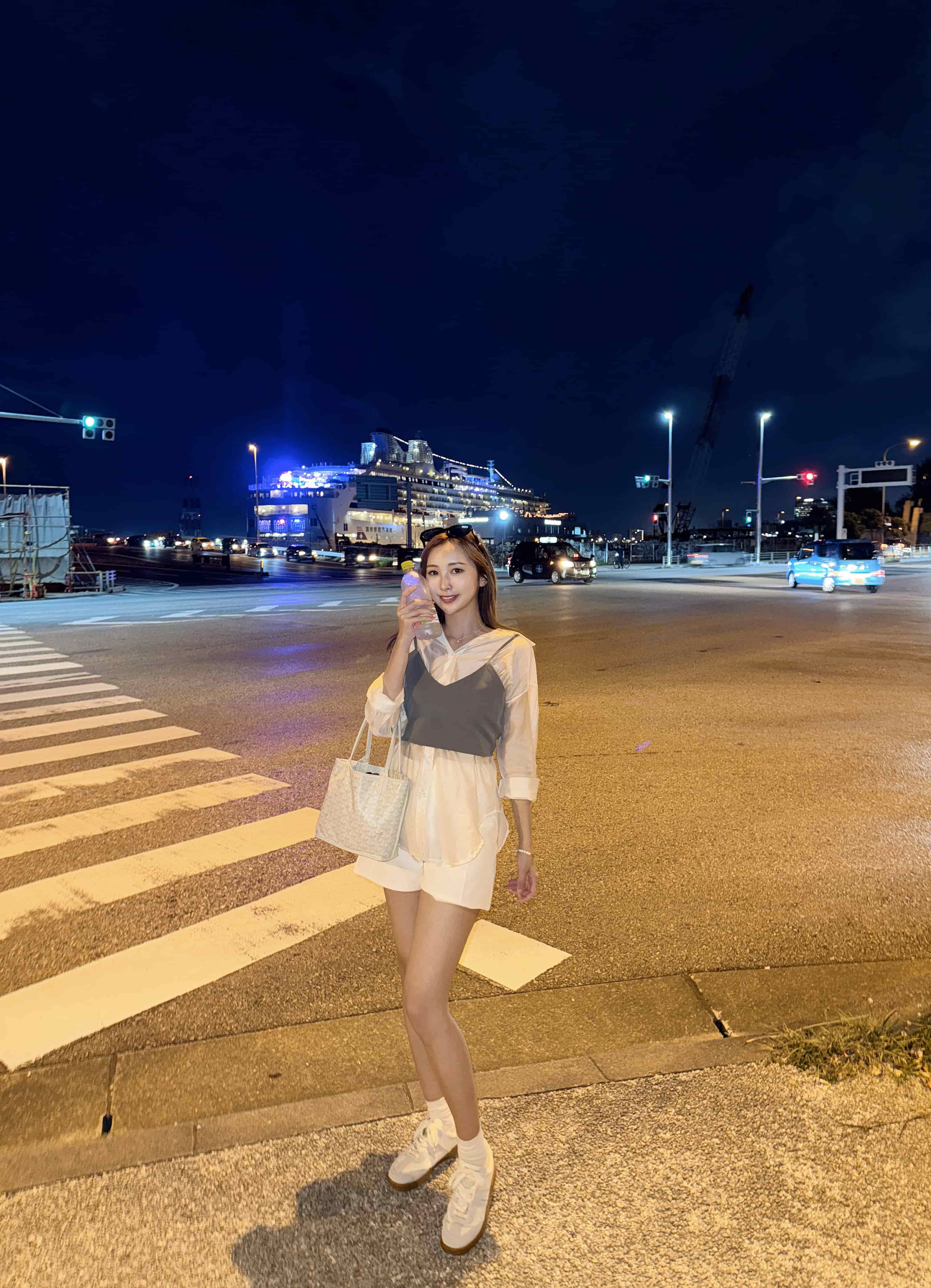 {"ARInfo":{"IsUseAR":false},"Version":"1.0.0","MakeupInfo":{"IsUseMakeup":false},"FaceliftInfo":{"IsChangeEyeLift":false,"IsChangeFacelift":false,"IsChangePostureLift":false,"IsChangeNose":false,"IsChangeFaceChin":false,"IsChangeMouth":false,"IsChangeThinFace":true},"BeautyInfo":{"SwitchMedicatedAcne":false,"IsAIBeauty":false,"IsBrightEyes":false,"IsSharpen":false,"IsOldBeauty":false,"IsReduceBlackEyes":false},"HandlerInfo":{"AppName":2},"FilterInfo":{"IsUseFilter":false}}